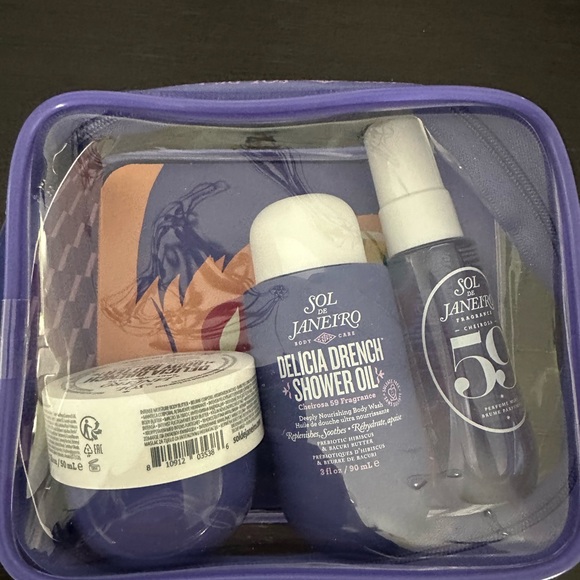 Sol de Janeiro Delicia Drench Jet Set with Purple Accents - Picture 2 of 3